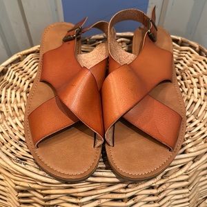 Universal thread sandals size 9.5